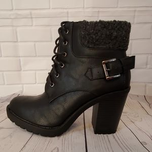 Analee black heeled booties sz 6.5